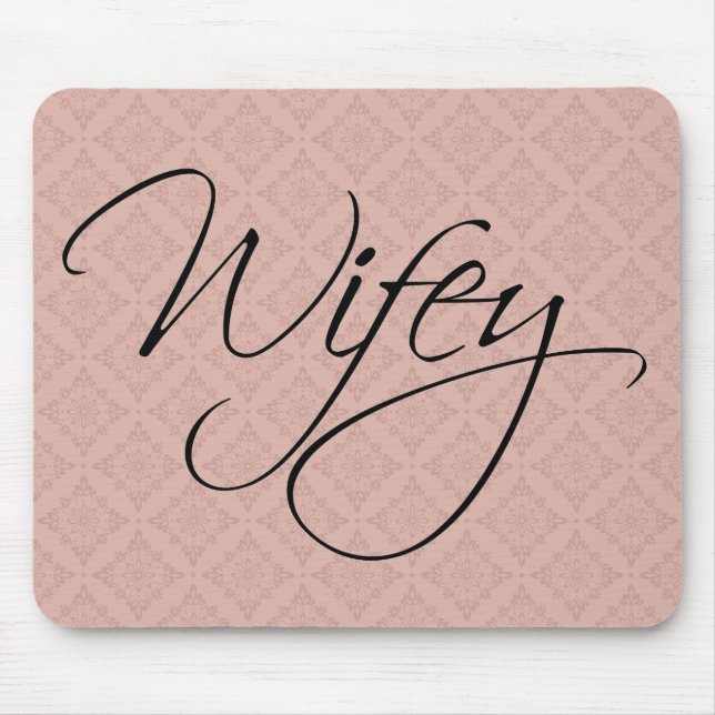 Wifey Calligraphy Musmatta (Framsidan)
