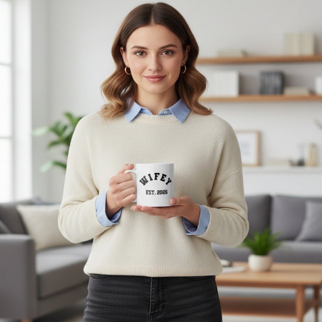 Wifey College  T-Shirt Kaffemugg (Skapare uppladdad)