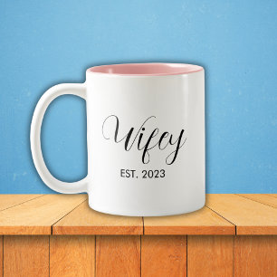 Wifey Elegant Black Script White Women Två-Tonad Mugg