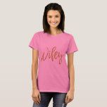 Wifey Gold Foil and Rosa Typography Shirt Tee Shirt<br><div class="desc">Wifey Gold Foil Typography och Rosa T-Shirt för en nygift till bäran på hennes smekmånad.</div>