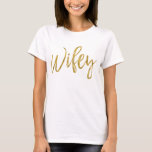 Wifey Gold Foil Typography Shirt Tee<br><div class="desc">Wifey Gold Foil Typography T-Shirt för en nygift till bäran på hennes smekmånad.</div>