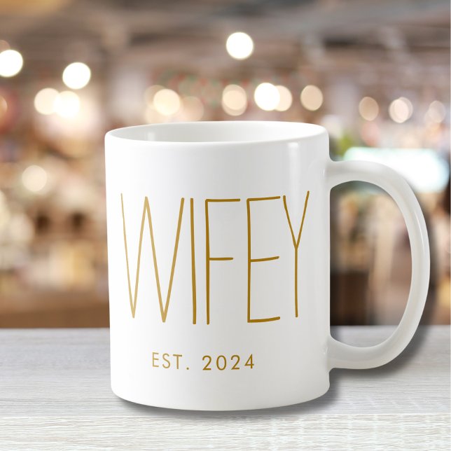 Wifey Guld Script Anpassad Bröllopsjubileum Kaffemugg (Skapare uppladdad)