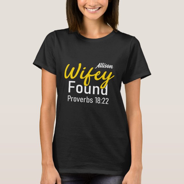 Wifey hittade Proverbs 18:22 Par Shirt T (Framsida)