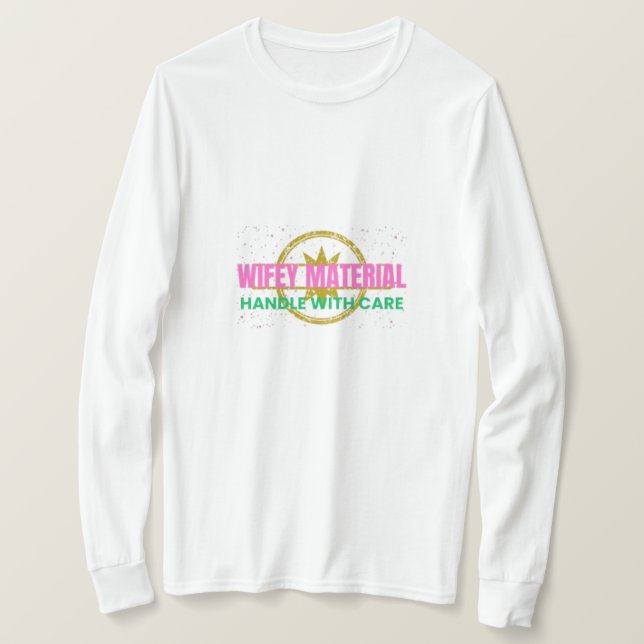 Wifey Material Minimalist Long T-Shirt (Design framsida)