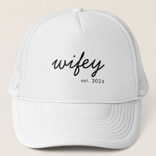 Wifey Modern Minimalist Script Personlig Bride Keps