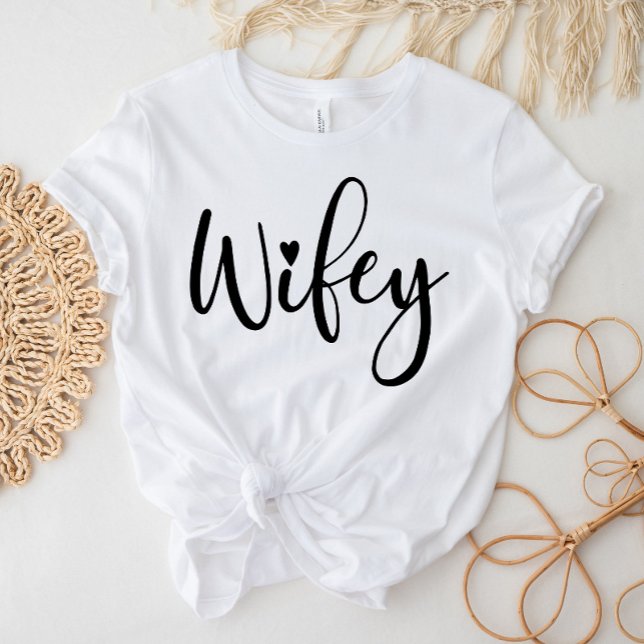 Wifey White Modern Black Script Womens T-Shirt (Skapare uppladdad)