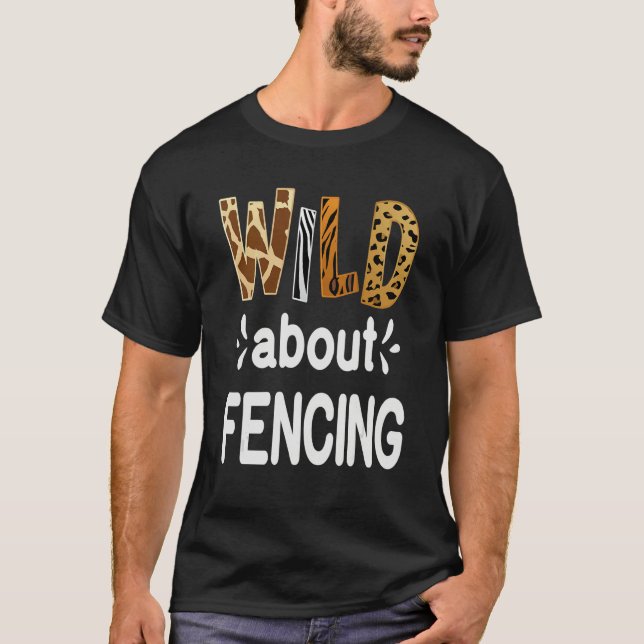 Wild About Fencing Fencer and Fencing T Shirt (Framsida)