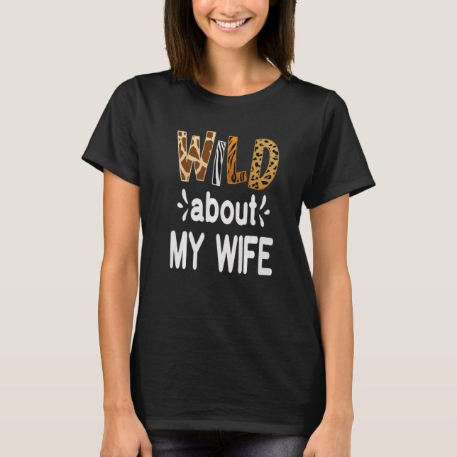 Wild About My Wife Married Couple Husband T Shirt (Framsida)