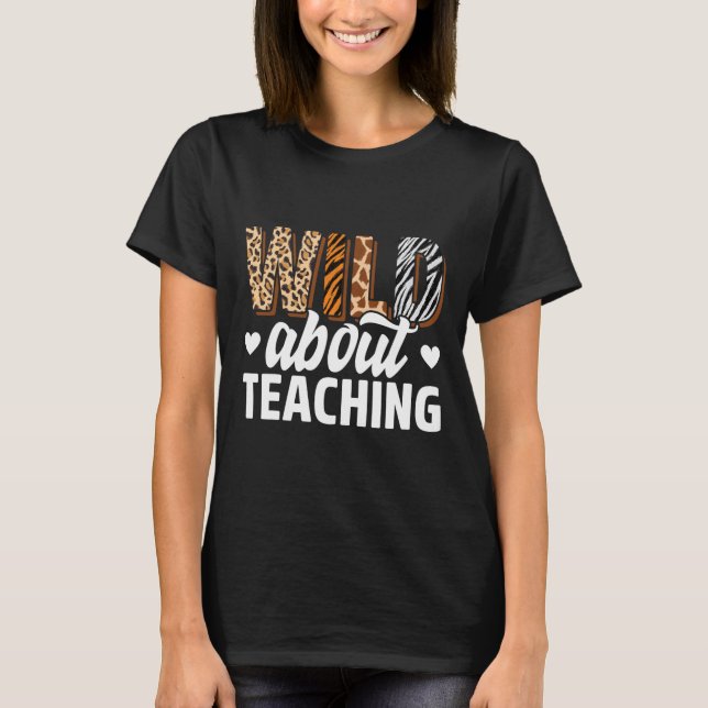 Wild About Teaching Teacher Teaching Back To Schoo T Shirt (Framsida)