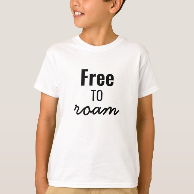 Wild and Free | Modern Minimalist Trendy Design T Shirt (Framsida)
