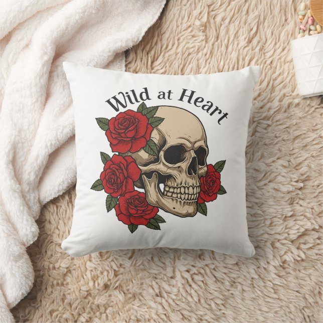 Wild at Heart Gothic Skull with Red Roses  Kudde (Filt)