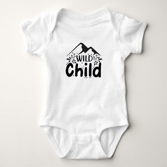 Wild Child Äventyrs-Babydräkt - Söt Berg T Shirt (Framsida)