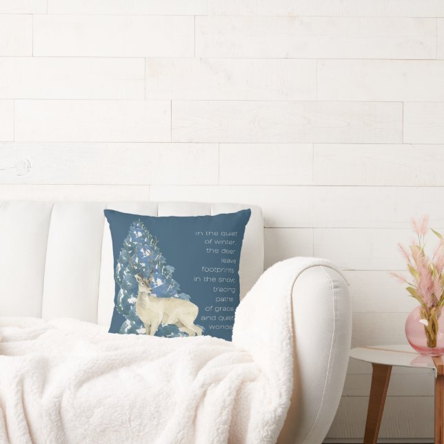 Wild Deer Footprints in Snow – Winter Nature Art Kudde (Soffa)