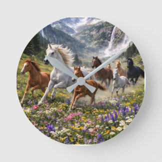 Wild Freedom in Bloom – Running Horses Meadow Rund Klocka
