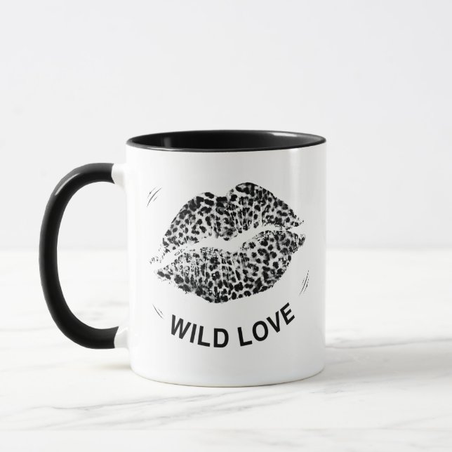 Wild Kiss Graphic Tee Mugg (Vänster)