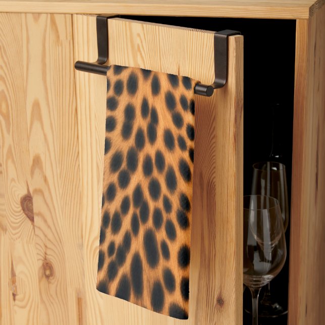 Wild Leopard Energy – Modiga djurtryckta modeplagg Kökshandduk (Thirds Fold)