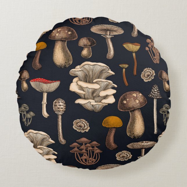 Wild Mushrooms  on graphite black Rund Kudde (Framsidan)
