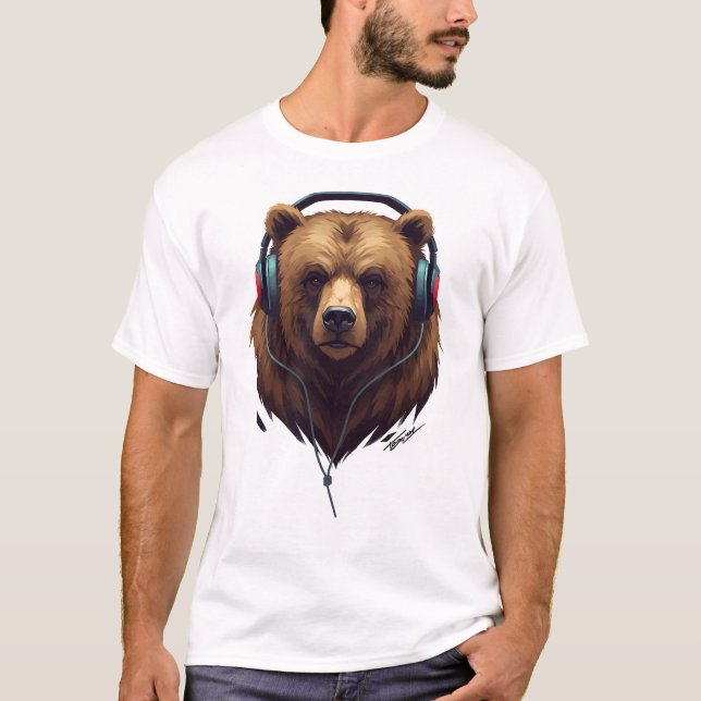 Wild Resonance – Abstract Bear with Headphones T Shirt (Framsida)