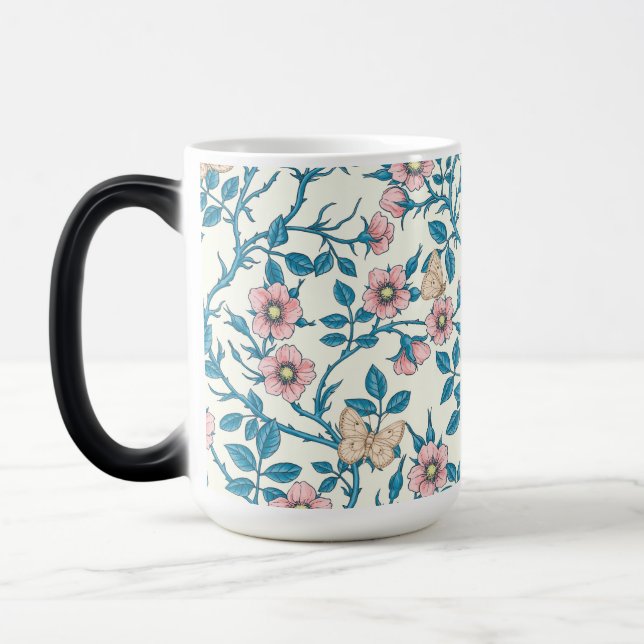 Wild roses and butterflies /pink/blue/off white magisk mugg (Vänster)