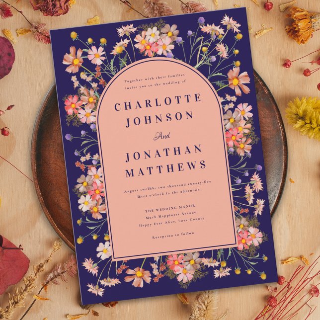 Wildblomarch Navy Blue Fall Wedding Inbjudningar (Wildflower arch elegant navy blue peach fall wedding invitation with watercolor dried flower florals)