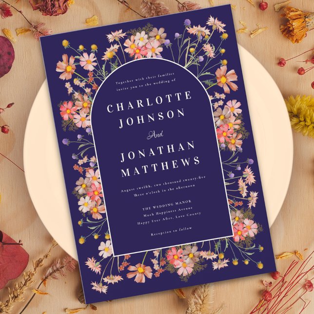 Wildblomarch Navy Burnt Orange Fall Wedding Inbjudningar (Wildflower arch elegant script navy blue burnt orange terracotta fall wedding invitation )