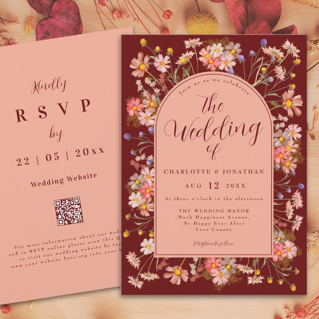 WildblomBoho Arch Mörk Terracotta Fall Wedding Inbjudningar (Wildflower boho arch dark terracotta fall wedding invitation with elegant script)