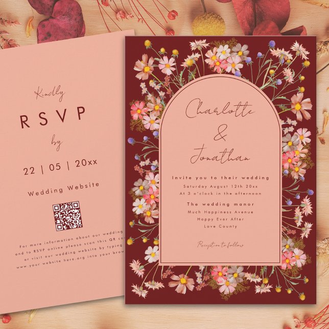 WildblomBoho Arch Terracotta Peach Fall Wedding Inbjudningar (Wildflower boho arch terracotta burnt orange fall wedding invitation with whimsical script )