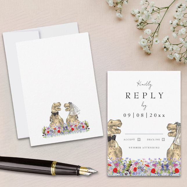 WildblomBoho Dinosaur Bröllop Reply OSA Kort (Dinosaur wedding invitation reply enclosure card with T-Rex bride and groom and colorful wildflowers)
