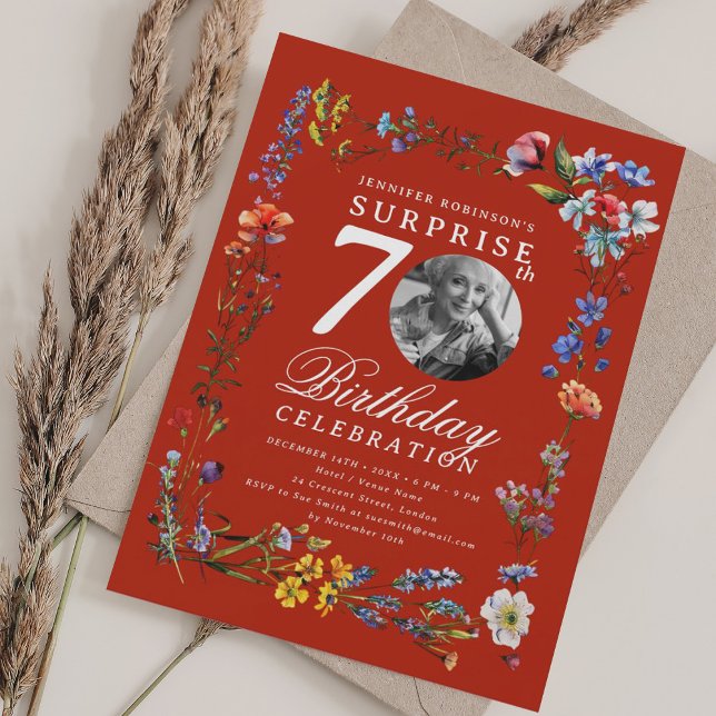 Wildblomfoto SURPRISE 70:e födelsedagen Red Inbjudningar (Wildflower Photo SURPRISE 70th Birthday Red Invitation)