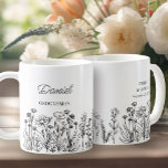 Wildblomma Blommigt valfri Färg Line Drawn Groomsm Kaffemugg<br><div class="desc">Wildbloms bröllop ger mugg till vem som helst i din bröllopsfest. Enkel att anpassa en mugg till din bäste man, marskalkar osv. Du kan också lägga till namn i bruden och brudgummen och deras bröllop-datum på motsatt sida. Enkel och elegant Bho-blommigt med linjeritade vilda blommor. Du är också välkommen att...</div>