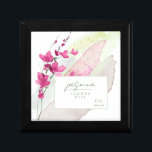 Wildblomma Bröllop Flower Girl Fuchsia ID954 Minnesask<br><div class="desc">Den här samlingen i elegant bröllop användor en slående färg palett, inklusive fuchsia fedora, kalkgrönt och bomullskandy rosa, för att skapa matchande kontorsmaterial och party för din speciella dag. Vattenfärgade blommigtar och mousserande färgdrag ger bakgrunder som fångar upp öga. Kundlådan, som visas här för en blomflicka, kan också användas för...</div>