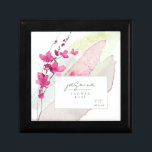 Wildblomma Bröllop Flower Girl Fuchsia ID954 Minnesask<br><div class="desc">Den här samlingen i elegant bröllop användor en slående färg palett, inklusive fuchsia fedora, kalkgrönt och bomullskandy rosa, för att skapa matchande kontorsmaterial och party för din speciella dag. Vattenfärgade blommigtar och mousserande färgdrag ger bakgrunder som fångar upp öga. Kundlådan, som visas här för en blomflicka, kan också användas för...</div>