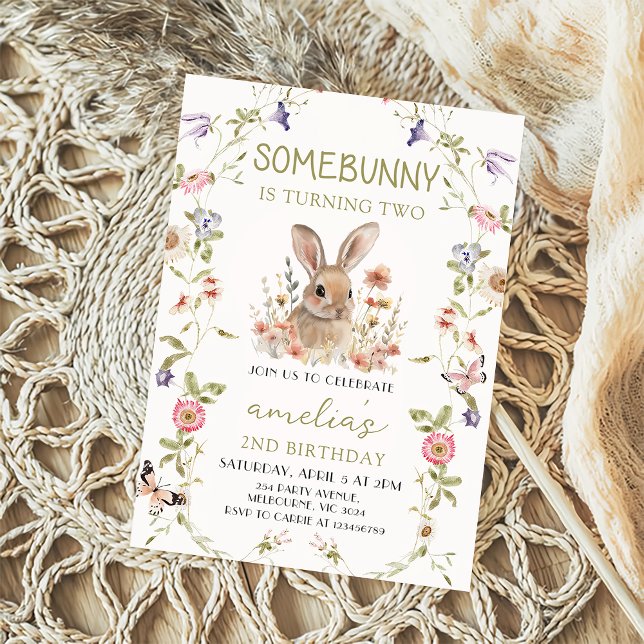 Wildblomma lite Bunny Girl Birthday-inbjudan Inbjudningar (Skapare uppladdad)