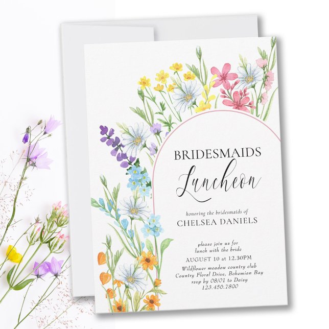 Wildblomme Meadow Arch Bridesmaids Luncheon Inbjudningar (Delicate, feminine and colorful with country meadow flowers and elegant calligraphy)