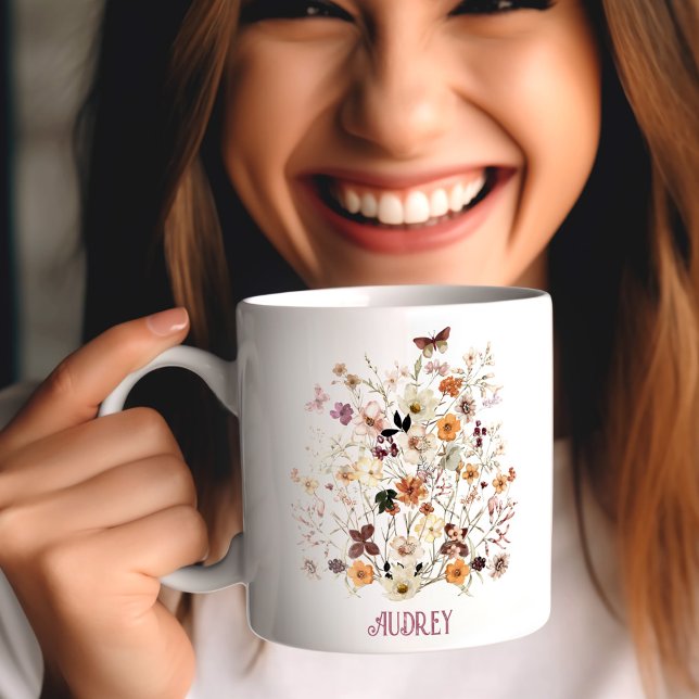 Wildblommor Blommigt Namn monogram Kaffemugg (Wildflowers Floral Name monogram Coffee Mug)