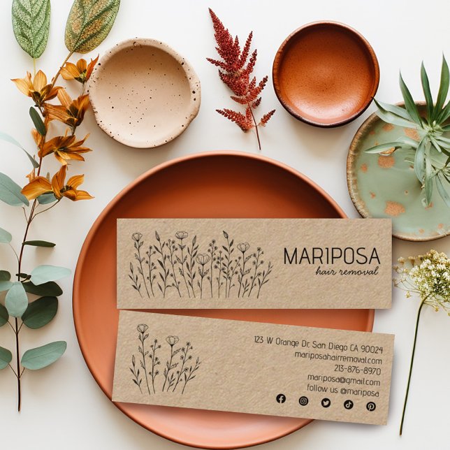 Wildblommor Elegant Anpassningsbar Social Icons KR Mini Visitkort (Mini kraft custom business cards with social media icons and graceful line art of wildflowers)