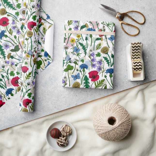 Wildblommor på benvita presentpapper (Hantverk)