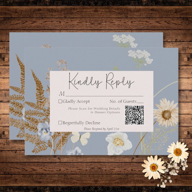 Wildblommor på Dusty Blue Bröllop QR-kod OSA Kort (Wildflowers on Dusty Blue Wedding QR Code RSVP Card)