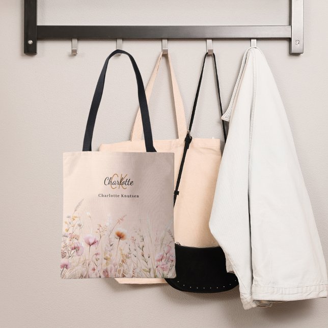 Wildblommor rosa beige monogram namn tygkasse (Skapare uppladdad)