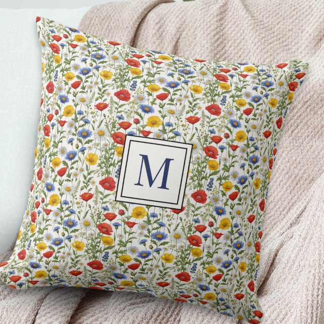 Wildblommor Söt Blommönster Monogram Kudde (A monogrammed throw pillow with pretty wildflowers pattern in bright summer colors)