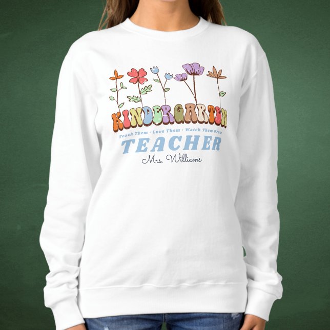 WildblommPersonlig Kindergarten Teacher Namn T Shirt (Wildflowers Personalized Kindergarten Teacher Name Sweatshirt
)