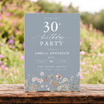 Wildblommy Dusty Blue Garden Blommigt 30års födels Inbjudningar<br><div class="desc">Fira i stil med en kalligrafi för trädgårdsepiga blommigtar i 30års födelsedag, perfekt för en milstolpe-händelse. Den här inbjudan har en slimmad men sofistikerad blommigt och elegant-kalligrafi. Temat lush-trädgården blandar naturskönhet med en ren typografi, skapar en tidlöshet och bjuder in utseende. Den är perfekt för utomhus- eller trädgårdsinstallationer och fångar...</div>