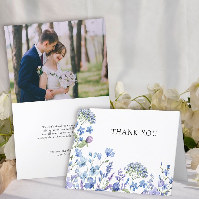 Wildblomperiwinkle Blommigt Bröllop Photo Tack Kort (Wedding Photo Thank You Card from my Lilac + Periwinkle Wildflower Wedding Collection)