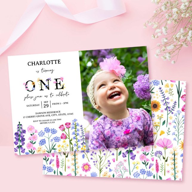 Wildbloms Blommigt Girl First Birthday Vår Photo Inbjudningar (Wildflower Floral Girl First Birthday Spring Photo Invitation)