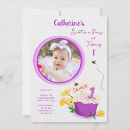 Wildbloms Daisy Girl Gult Lila First Birthday Inbjudningar
