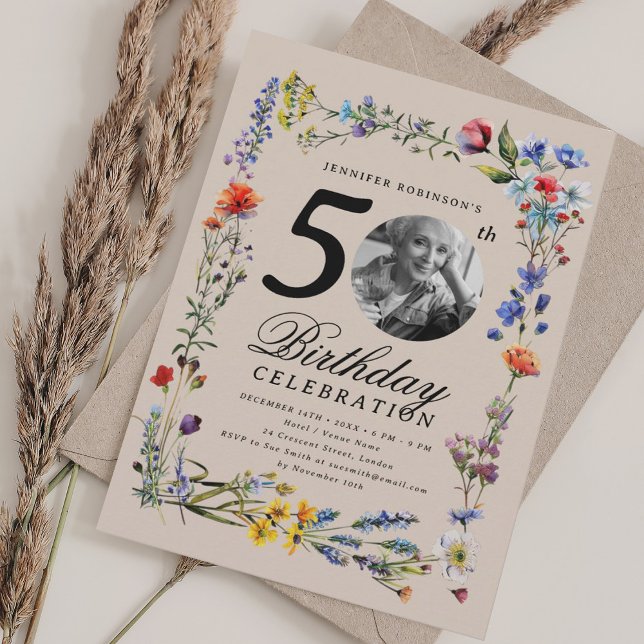 Wildblomsfoto 50:e födelsedagschampagne inbjudningar (Wildflower Meadow Photo 50th Birthday Champagne Invitation)