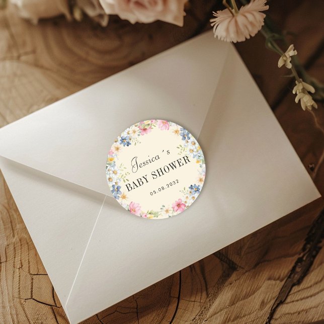 Wildblomsterbabyskor Runt Klistermärke (Personalized Wildflower Baby Shower Classic Round Sticker with your name and date.)