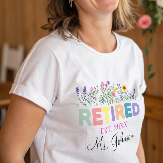 Wildblomsterpensionerade Pension-gåvor till kvinno T Shirt (Skapare uppladdad)