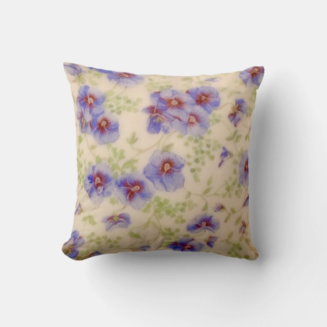 WildblomViolet Pillow Kudde (Framsida)