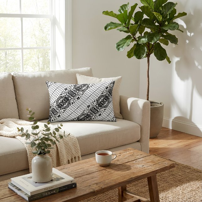 Wildcat Matrix - Bengal Cat Leopard Black & White Prydnadskudde (Abstraktes Kissen liegt auf dem Sofa)